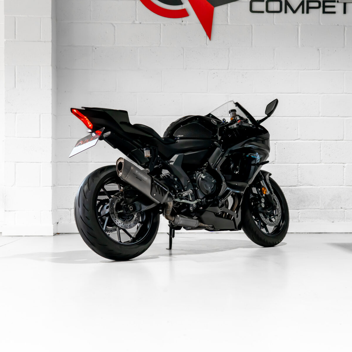 Win This 2023 Yamaha YZF R7 & £500 Cash *FREE UK WIDE DELIVERY* - Image 5