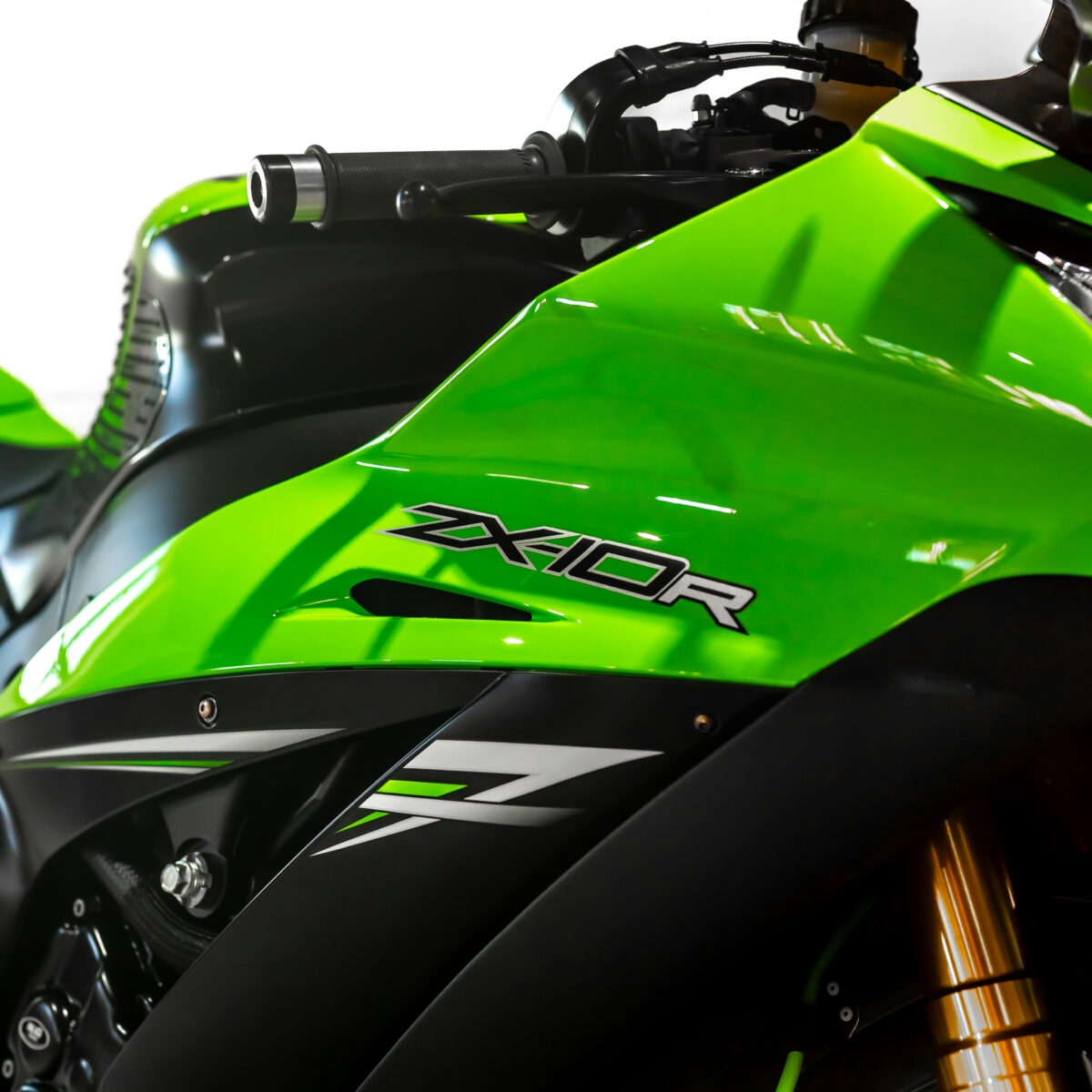 Win This Kawasaki Ninja ZX10R & £500 Cash *FREE UK WIDE DELIVERY* - Image 9